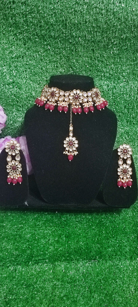 Beautiful Kundan necklace earring with tikka