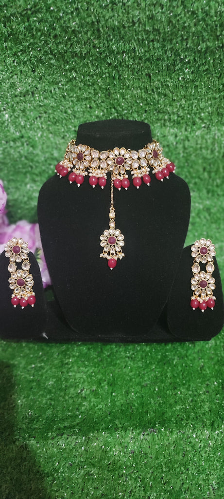 Beautiful Kundan necklace earring with tikka