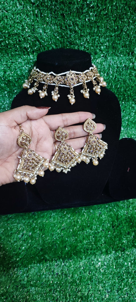 Beautiful polki neckline earring with tikka (Necklace)