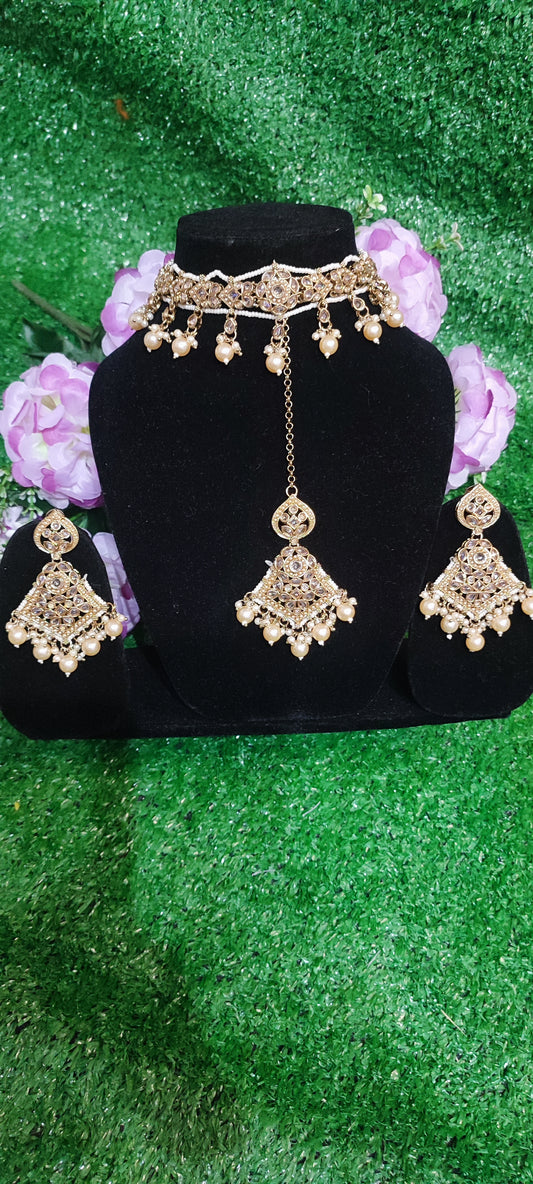 Beautiful polki neckline earring with tikka (Necklace)