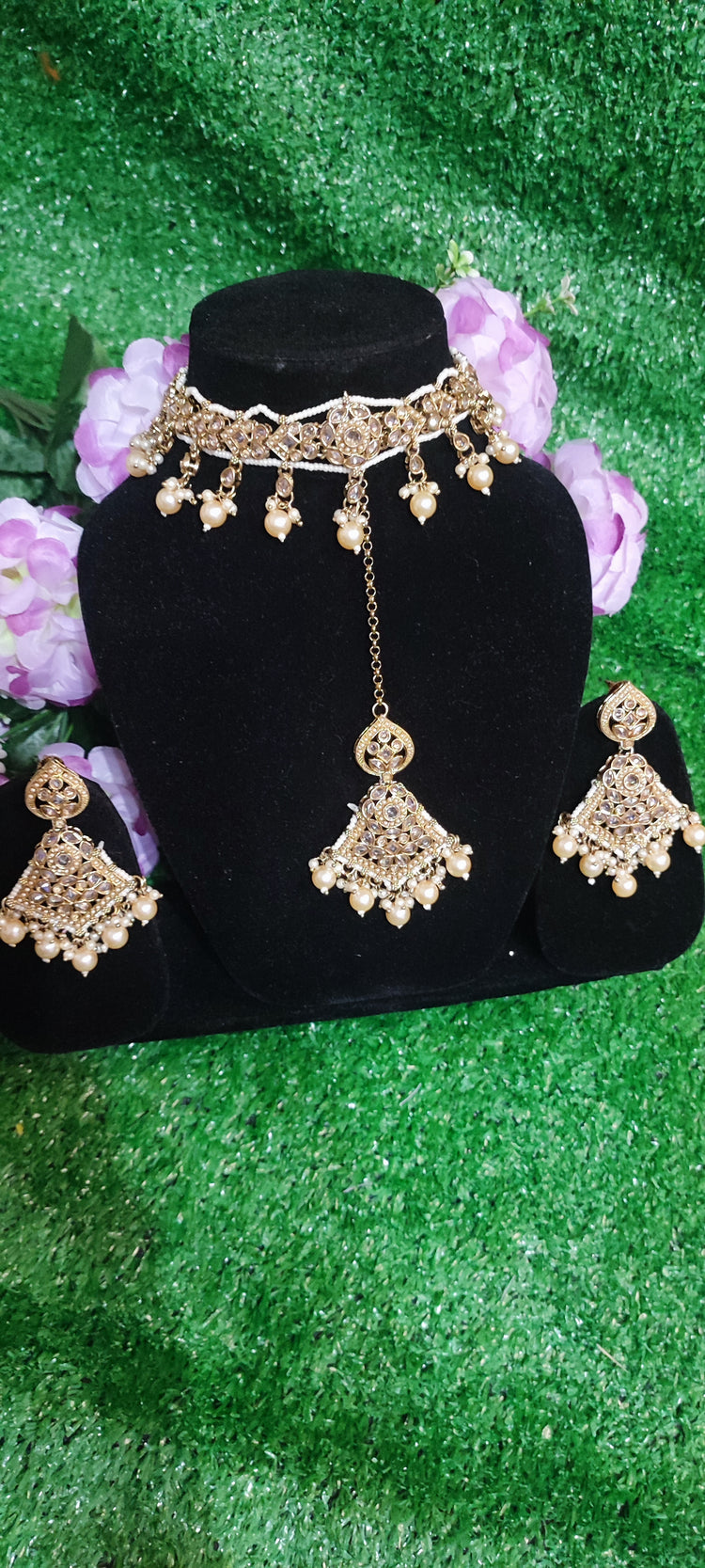 Beautiful polki neckline earring with tikka (Necklace)