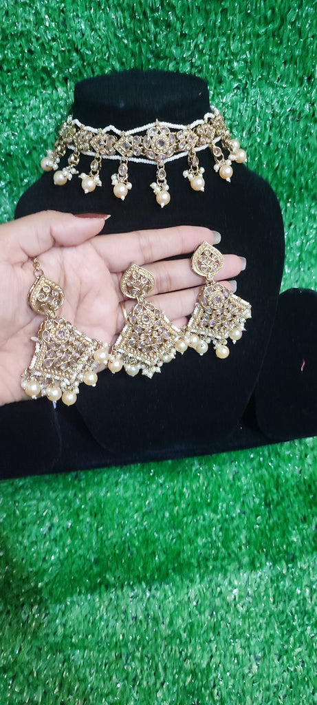 Beautiful polki neckline earring with tikka (Necklace)