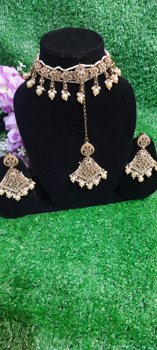 Beautiful polki neckline earring with tikka (Necklace)